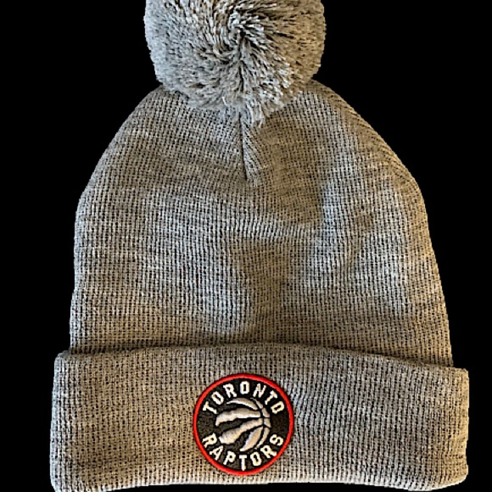 Toronto Raptors Toque w/ Pom Pom